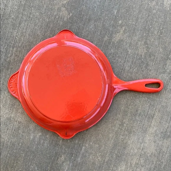 Le Creuset 23 Red Cast Iron Skillet - Picture 2 of 5